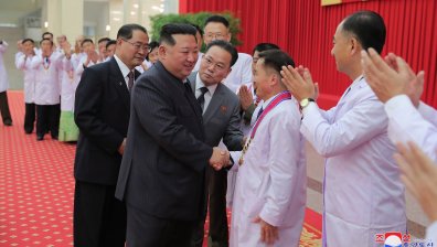 Северна Корея обяви победа над Ковид-19 и премахна маските