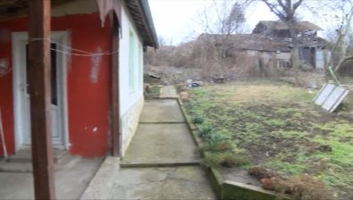 Починала е жената, която се самозапали заради крайна бедност