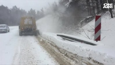 В очакване на зимата: 3 000 снегорина готови да ловят снежинките