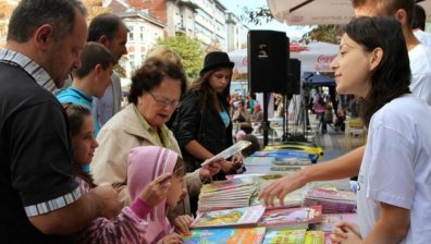 Нова книга срещу стара хартия: в неделя, 14 септември