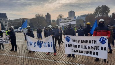 Протест на МВР и контрапротест на майките от "Системата ни убива"