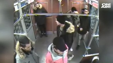 Бежанци запалиха бездомник в берлинското метро