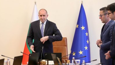 Първа визита: Румен Радев се среща с германския канцлер Фридрих Мерц в Берлин