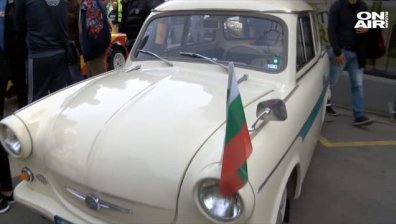 Стотици тунинговани Трабанти във Велико Търново на ежегодния фест