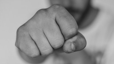 Среден пръст, меле... Истински екшън на пътя в Първомайци