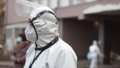 Почитат починалите от Ковид-19 медици с минута мълчание и включени сирени на линейките