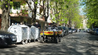 "Неуловими са": Каруци се движат свободно из София