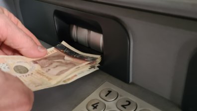 Банкоматите спират на 31 декември: Замразяват теглене на пари и плащане с карта