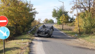 18-годишен се заби в стълб с колата си в Благоевград, загубил управление