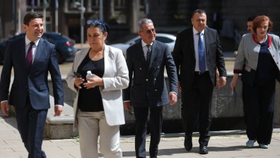 ДПС се яви на консултации при Радев без Делян Пеевски
