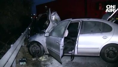 Пиян шофьор се заби в камион на пътя Русе - Бяла, колата му пламна