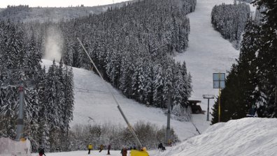 Топлото време остава, снегът по планините се топи
