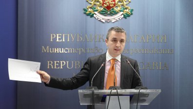 Енергийният министър прие бизнеса на спешна среща заради цените на тока и газта