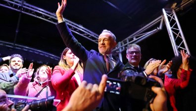 Еманюел Грегоар спечели кметската надпревара в Париж (+СНИМКИ)