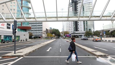 Влизат в сила по-строгите мерки срещу коронавируса в Португалия