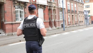 В Кан арестуваха мъж, опитал да нападне с нож шефа си заради забележка