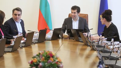 Министерски усмивки на петъчното правителствено заседание