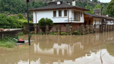Армията помага на пострадалите от наводненията в община Велико Търново
