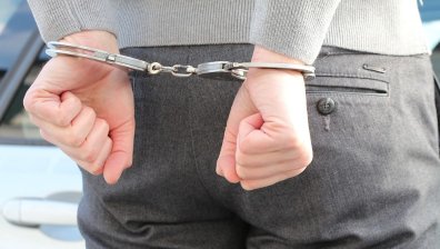 Мъж от Кочериново ухапа и удари полицай в районното в Благоевград