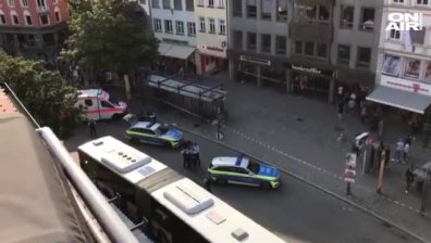 Мъж нападна с нож и рани трима души в германския Равенсбург