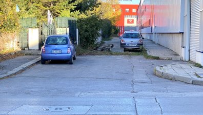 Умишлено блокирана улица със строителни материали в София