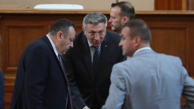 С гласовете на ГЕРБ-СДС, ДПС и "Възраждане" стартира процедурата за нов шеф на НЗОК
