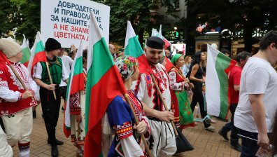 Гвардейският оркестър на "Шествието за семейството": Традиция или нарушение на закона?