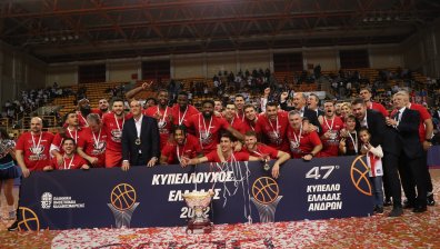 Везенков и "Олимпиакос" спечелиха Купата на Гърция