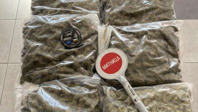 Хванаха над 4 кг марихуана, скрита в куриерска пратка от Италия за Гърция