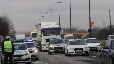 Близо половин милион превозни средства са излезли от София за Великден