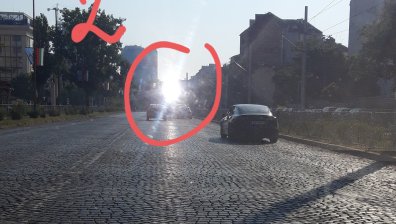 Модерна сграда заслепява шофьорите до "Пирогов"