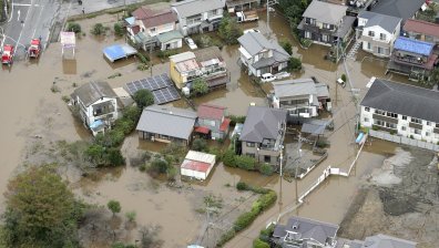 Невиждани наводнения в Япония, 10 души загинаха