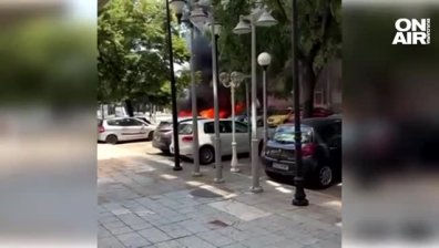 Електромобил се запали във Варна и изпепели други две коли (+ВИДЕО)