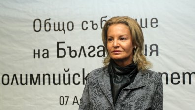 Костадинова отвърна на клеветите, заплаши шведския журналист със съд