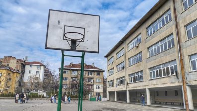 Защо децата на приемните родители са подигравани и изолирани