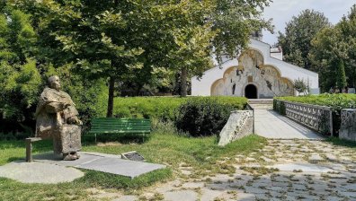 Нешка Робева в Рупите: Ванга вярваше, че Света Петка пази България