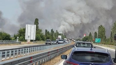 Голям пожар затвори АМ "Тракия" в района на Пловдив
