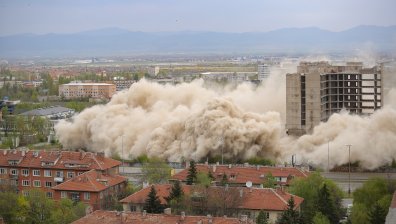 Взривиха част от недостроената ИПК "Родина" 