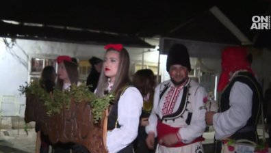 "Сурва" е! Кошарево гони злите сили, изпълняват обичай на повече от два века