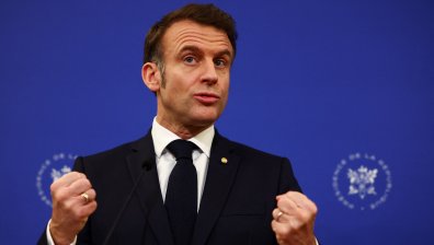 Eмaнюeл Maĸpoн към ЕС: Заменете американското оръжие с европейско