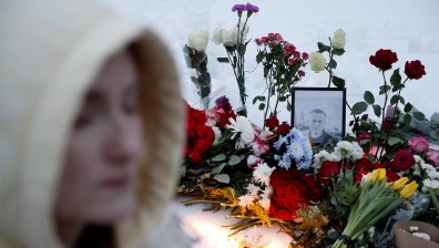 "Не се страхуваме": Арести в 20 града в Русия на опечалени за Навални