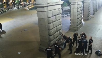 Прокуратурата: Четирима полицаи са обвинени за насилие над протестиращи