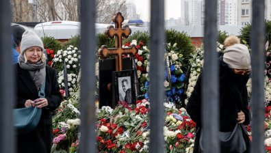 "Не на войната" - арест след арест в деня на погребението на Навални