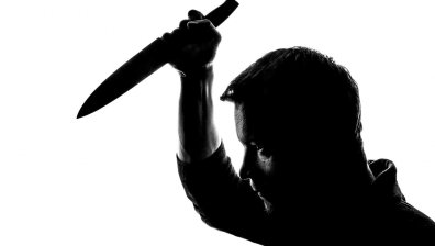Психично болен намушка майка си вкъщи, уби двама души и рани още седем