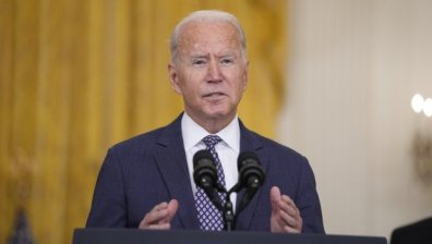 Байдън беше имунизиран с трета доза ваксина срещу Ковид-19 в пряк тв ефир