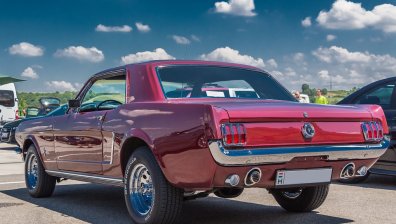 Истинско бижу - рядък Mustang ръждясва 20 г. в полето