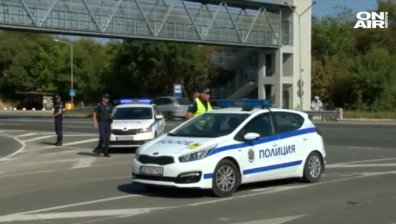 Жители на  Атия блокираха пътя към селото до централния път Бургас-Созопол