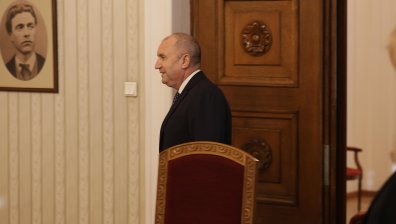 Радев покани в президентството "Възраждане" и "ДПС-Ново начало"