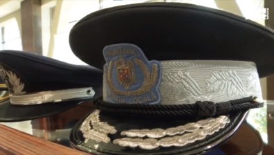 В Бургас откриха уникална експозиция на полицейски фуражки от цял свят