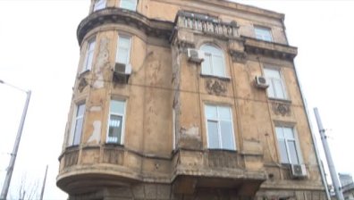 Паметник на културата в центъра на София се руши. Кой носи отговорност?